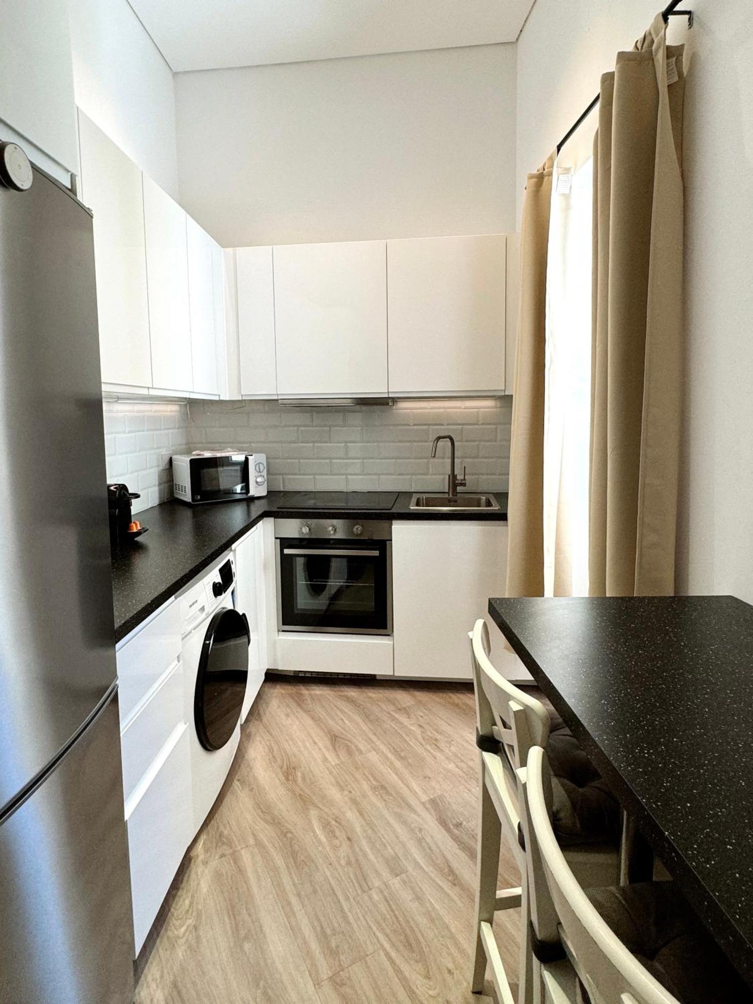 Delightful City Centre Studio Clarendon Apartment - Grand Central House ジブラルタル エクステリア 写真