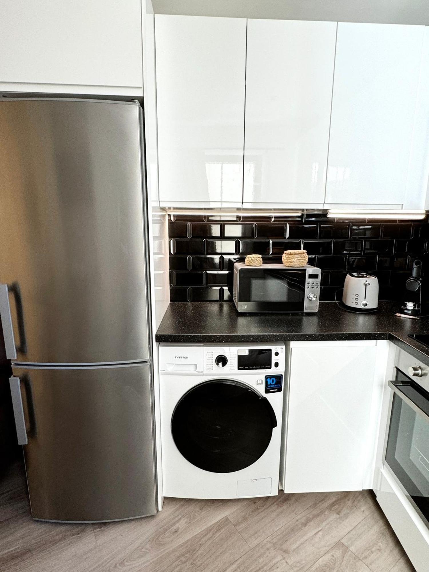 Delightful City Centre Studio Clarendon Apartment - Grand Central House ジブラルタル エクステリア 写真
