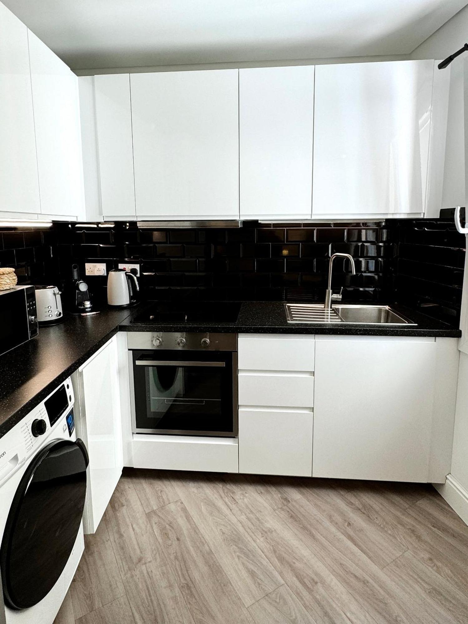 Delightful City Centre Studio Clarendon Apartment - Grand Central House ジブラルタル エクステリア 写真